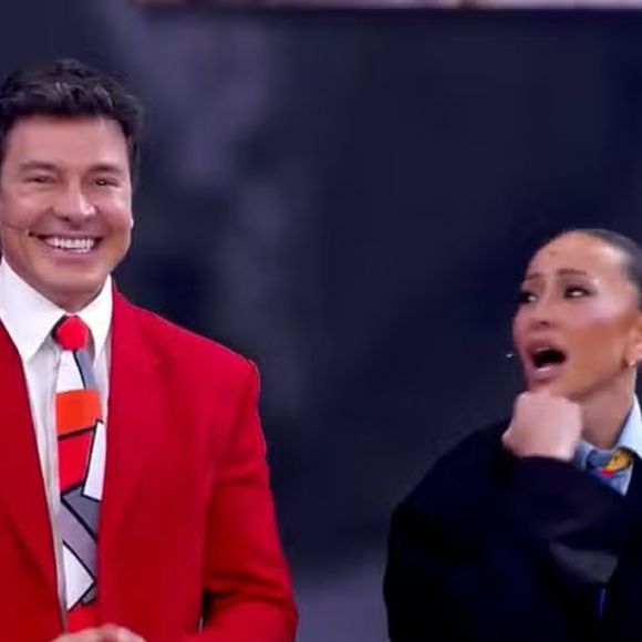 Rodrigo Faro comandou a apresentação e agirou a web