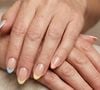 O estilo que compete de igual para igual com as unhas naturais e minimalistas.
