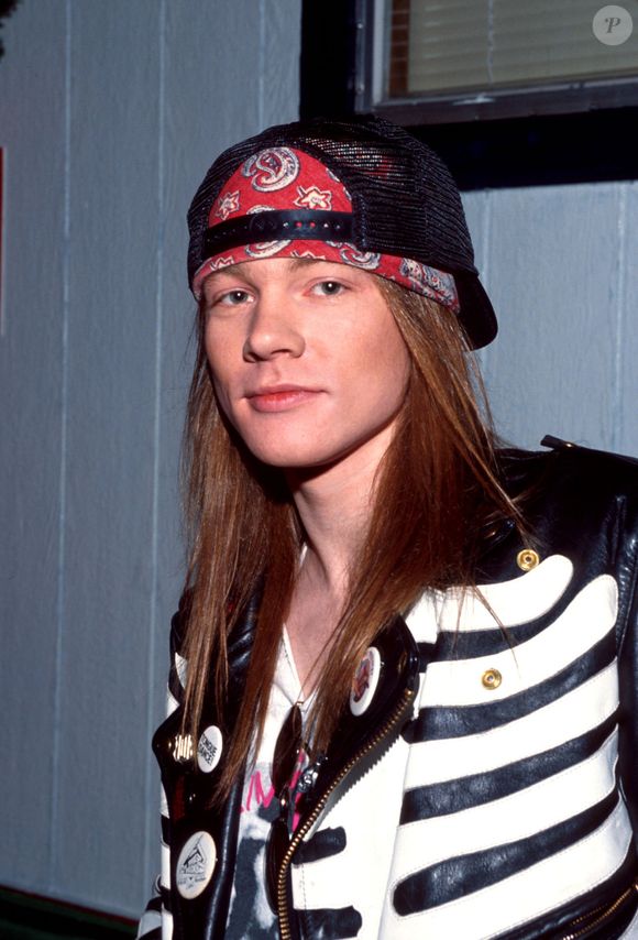 Axl Rose também costumava usar bandanas, que se tornaram uma das marcas registradas de sua carreira