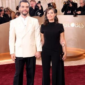 Wagner Moura e Sandra Delgado exibiram looks discretos e elegantes
