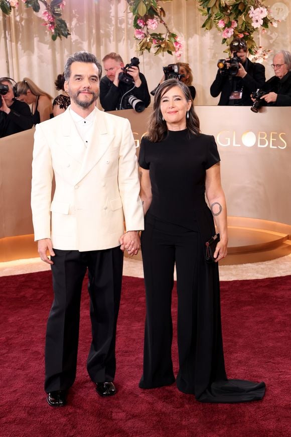 Wagner Moura e Sandra Delgado exibiram looks discretos e elegantes