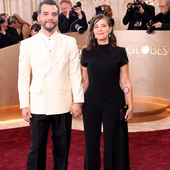 Wagner Moura e Sandra Delgado exibiram looks discretos e elegantes