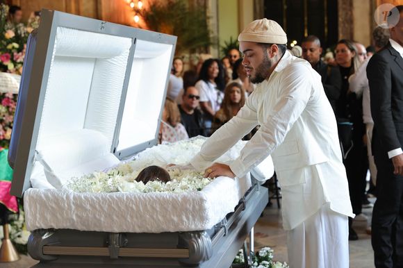 O cantor Francisco Gil demostrou carinho na última despedida de Preta Gil