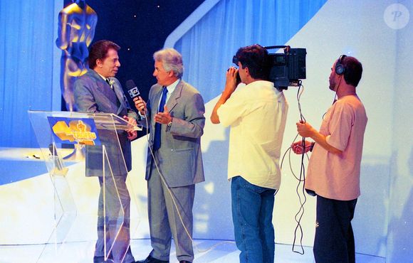 Otávio Mesquita está em sua segunda passagem pelo SBT. Na foto, entrevista Silvio Santos em 1999 durante a gravação do 'Troféu Imprensa'