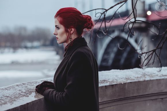 Cabelo ruivo no verão: o cherry cole, ou cherry red, é um tom que alia sensualidade e sofistiação