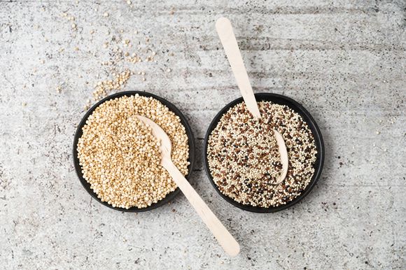 Quinoa também previne a constipação e auxiliando na eliminação de toxinas, além de ser ideal para controlar o colesterol