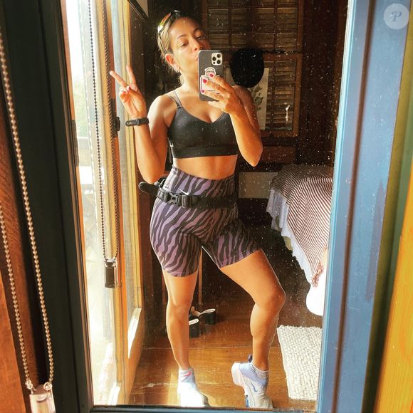 Samantha Schmütz também cuida do corpo e compartilha com frequência seus treinos na web