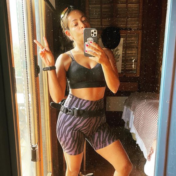 Samantha Schmütz também cuida do corpo e compartilha com frequência seus treinos na web