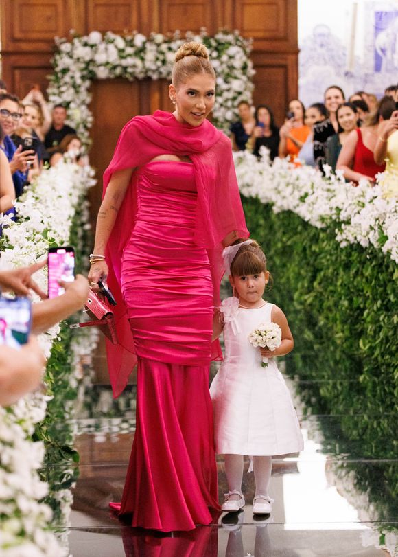 Filha de Virginia Fonseca, Maria Alice ganhou ajuda da mãe para levar alianças até o altar em casamento da sócia da influencer