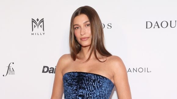 Hailey Bieber revela que abandonou o Ensino Médio por 'preguiça' e fãs ficam em choque com declaração: 'Deu certo e estou muito orgulhosa de mim'