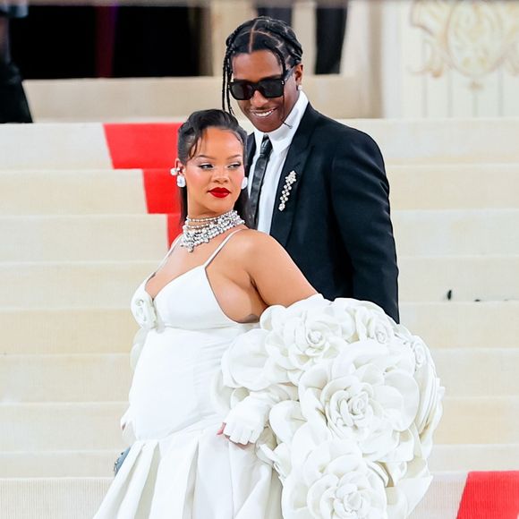 Rihanna, o marido, o rapper A$AP Rocky, e os três filhos, RZA, Riot e Rocki, estavam na casa no momento do atentado