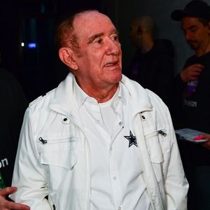 Renato Aragão está sendo acusado de 'esconder' a filha Juliana Aragão, motorista de aplicativo