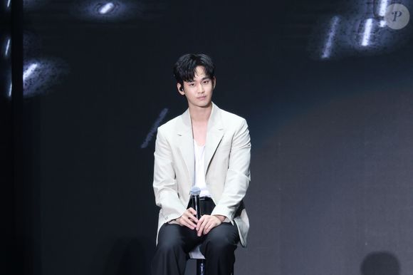 Kim Soo-Hyun nega todas as acusações veementemente e diz que vai resolvê-las na Justiça
