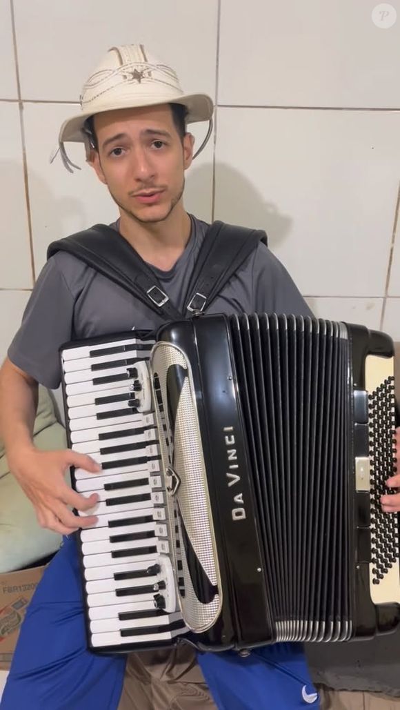 O cantor Jailson Pereira da Silva, vocalista da banda Aventureiros do Forró, morreu neste sábado (22) em um acidente de trânsito