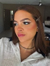 Um cabeleireiro e uma tricologista concordam: 'Com a chapinha, o cabelo fica lindo até que acaba quebrando, e você não entende muito bem o que está acontecendo'