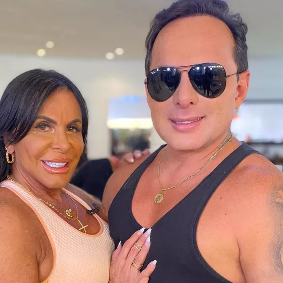Relacionamento à prova: Gretchen e Esdras encaram provas, apostas e a temida D.R. Casados desde 2020, eles prometem mostrar sintonia e estratégia no jogo.