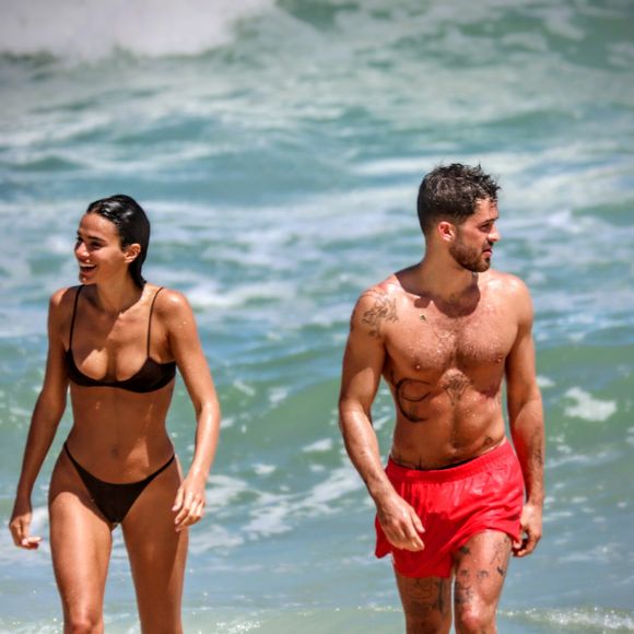 Namoro de Bruna Marquezine e João Guilherme foi recordado pelo ator ao falar do 'julgamento' que recebe em redes sociais: 'O último (namoro) foi o que menos passei (por isso)'