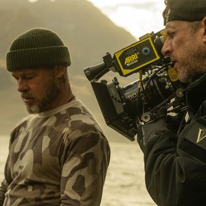 O novo filme de Brad Pitt aposta em uma história de sobrevivência extrema no Alasca e destaca uma parceria inesperada que se tornou essencial para a trama