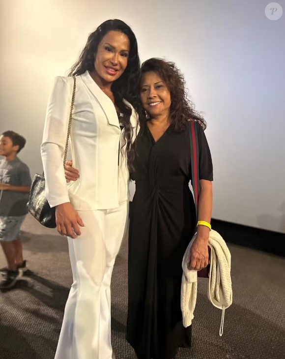 Ledir Jacobina, mãe de Gracyanne Barbosa, criticou Viviane Araujo publicamente
