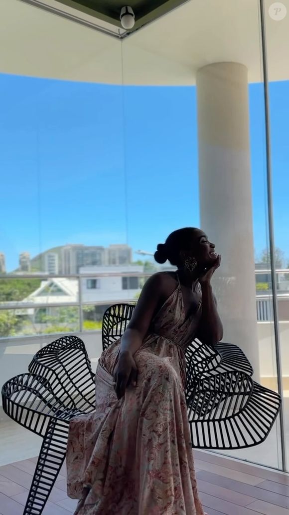 Erika Januza conta diversas obras de arte em sua mansão