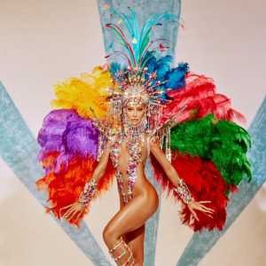 Sabrina Sato desfilou com fantasia intitulada 'Aquarela de Heitor dos Prazeres'