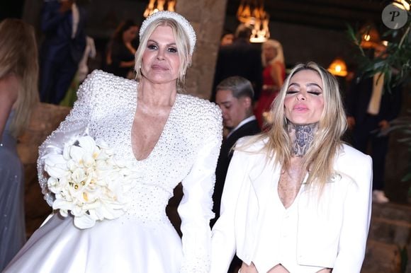 Monique Evans e Cacá Werneck casaram em 2024. A DJ ajuda a esposa após procedimento estético