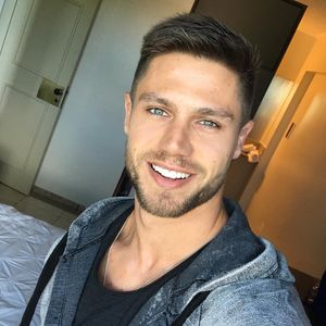 Jonas Sulzbach já contou que a rinoplastia teve o intuito de retirar uma carne esponjosa do nariz, além de melhorar sua aparência