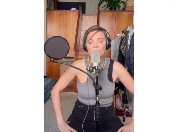 Apesar da fama global da música e de sua onipresença em estádios e eventos esportivos, Gala revelou, em entrevista à revista Paris Match, que não tem recebido os direitos financeiros que lhe caberiam por “Freed From Desire”