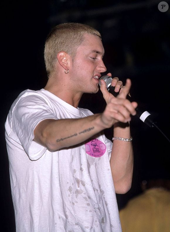 Yasmin Brunet revelou que só namorou Sérgio Hondjakoff porque ele parecia Eminem