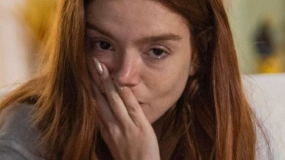 ‘Do meu lado. Foi horrível': o desespero de Giovanna Lancellotti após morte de eleitor durante votação nas Eleições 2026 no RJ