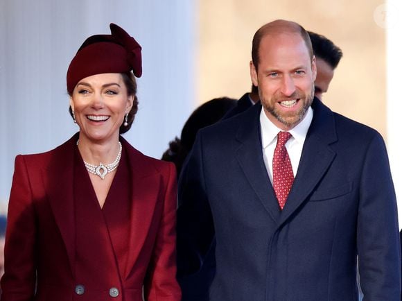 ‘Kate Middleton e Príncipe William estão se posicionando com muita autoridade, quase como se o Palácio de Buckingham fosse deles’, diz fonte do tabloide RadarOnline
