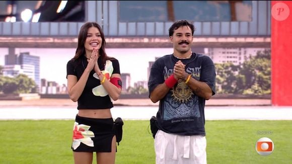 Vitória Strada e Mateus Pires, do 'BBB 25', viraram assunto na web na madrugada desta quarta-feira (15) após dinâmica polêmica