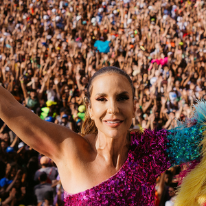 07 de fevereiro (sábado): Ivete Sangalo promete levantar o público no bloco Quem Pede, Pede, a partir das 9h, no Ibirapuera, com muita energia e sucessos