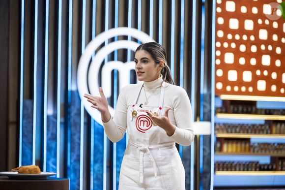 Antes de encarar os sabores de cada região do Brasil, os participantes tiveram de preparar uma codorna acompanhada de molho em 1 hora e 15 minutos. Gabriela levou a melhor