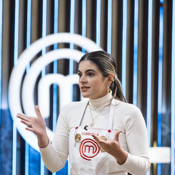 Antes de encarar os sabores de cada região do Brasil, os participantes tiveram de preparar uma codorna acompanhada de molho em 1 hora e 15 minutos. Gabriela levou a melhor