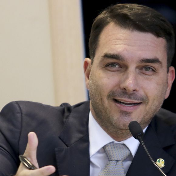 Flávio Bolsonaro, filho mais velho de Jair Bolsonaro, se pronunciou sobre o assunto em entrevista ao jornalista Leo Dias