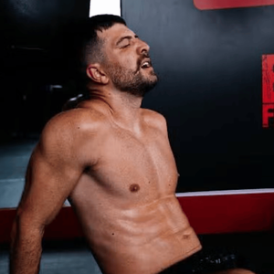 Empresário Ian Bortolanza, apontado como affair da cantora, tem uma ligação surpreendente com seu ex, Vinícius Souza. Saiba mais!