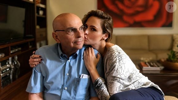 Gerardo Renault, pai de Ana Paula Renault, teve preocupação semelhante com a filha durante o 'BBB16', orientando a filha a não beber para não correr risco de se envolver em briga. Ressalta-se que influencer nunca teve quadro de dependência química