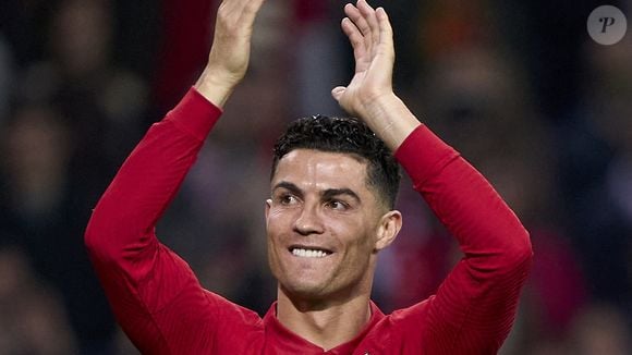 Você acha que tem muitas manias? A rotina de Cristiano Ronaldo inclui rituais pré-jogo, horários rígidos, obsessão por organização e hábitos mantidos há décadas. Conheça algumas das superstições e costumes mais curiosos atribuídos ao astro português