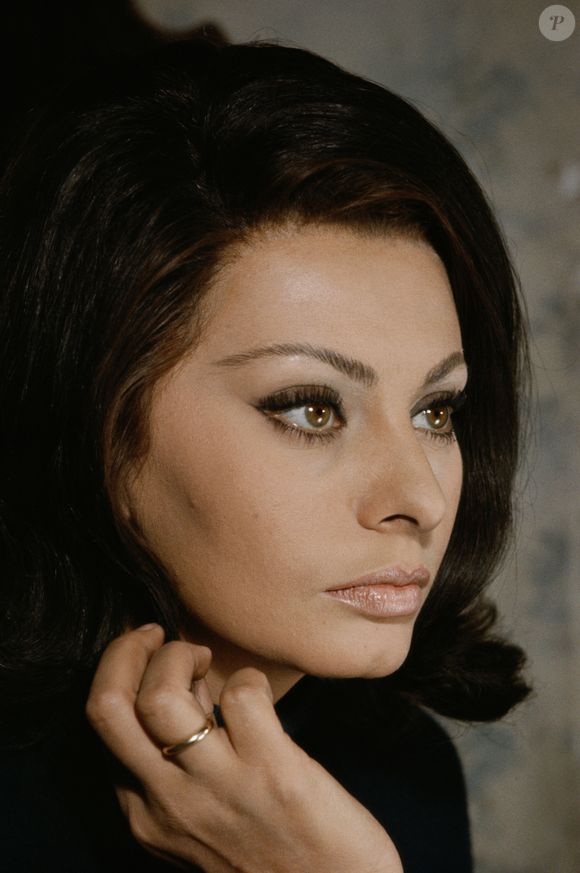 Atriz italiana Sophia Loren revela filosofia de longevidade e explica por que caminhar uma hora por dia faz parte de sua rotina