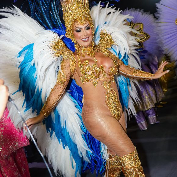 Carnaval 2025: Camila Prins, da Colorado do Brás, é a primeira rainha trans a desfilar no Grupo Especial em São Paulo