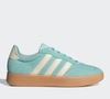 Alternativa às clássicas Samba, o modelo Adidas Barreda surge como versão mais acessível, mantendo a estética retrô que consagrou a Adidas no street style global
