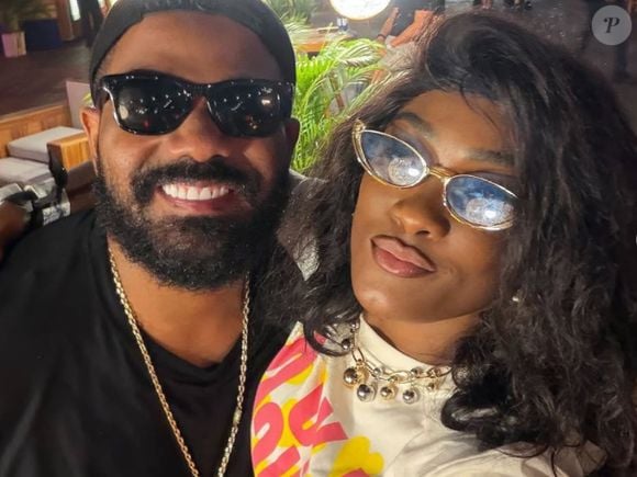 Erika Januza e Arlindinho vivem uma suposta crise no relacionamento após imagens do cantor na porta de uma casa de swing serem divulgadas