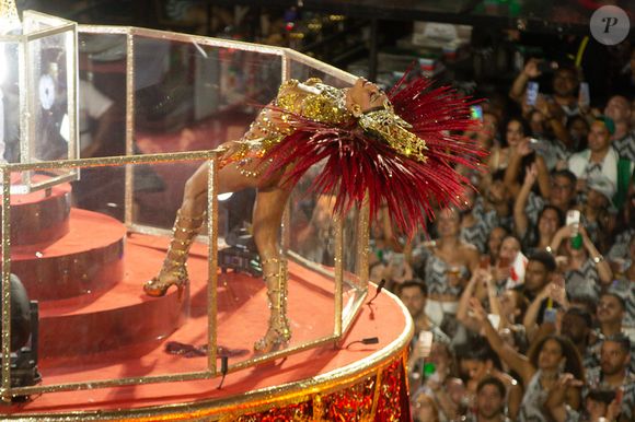 Carnaval 2026: Juliana Paes atraiu holofotes com performance exuberante em carro alegórico