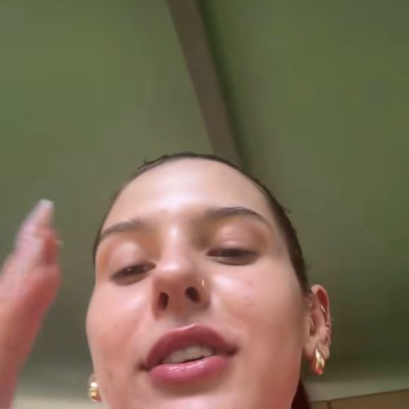 Ana Castela desmente affair com Zé Felipe e transforma rumor em piada nas redes