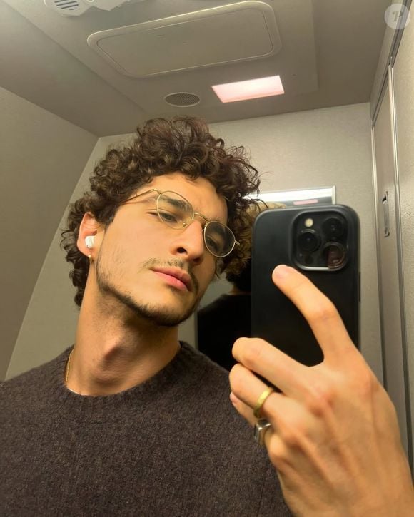 Jullio Reis tem 28 anos, é nascido no Rio de Janeiro e trabalha como modelo