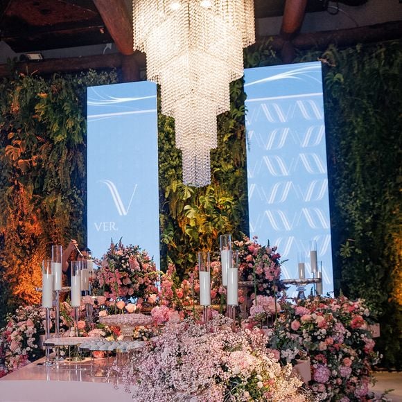 Festa luxuosa de Vera Viel: rosa e cinza deram o tom da celebração