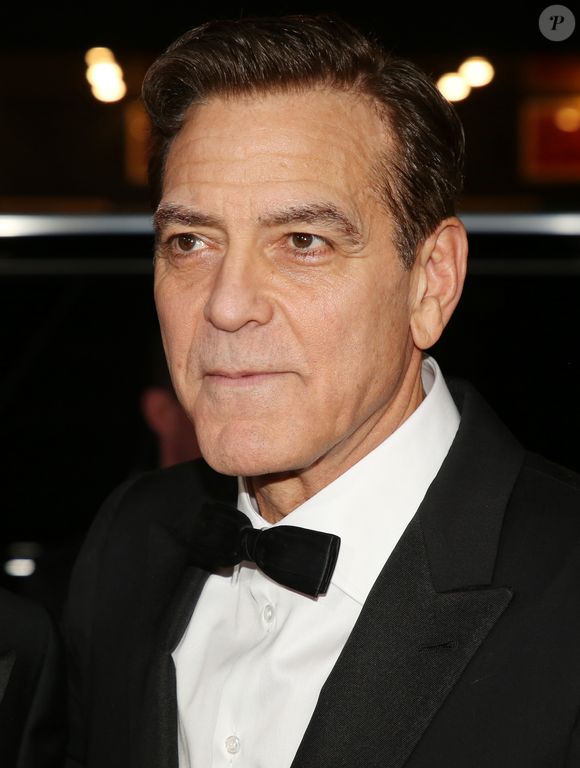 George Clooney também contou que a esposa achou a mudança engraçada e que os filhos riem do seu cabelo