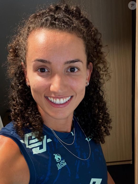 Jogadora de vôlei Gabi Guimarães revelou namoro com Boo Unzueta após ganhar torcida da web por relação íntima com Rebeca Andrade