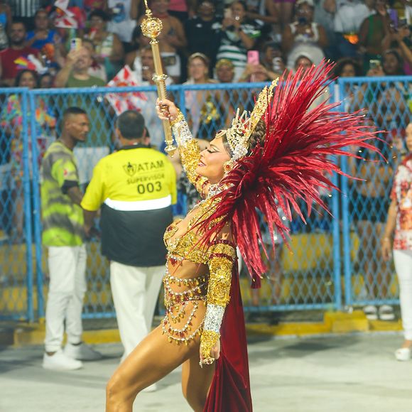 Juliana Paes surgiu exuberante como Rainha da Unidos de Viradouro